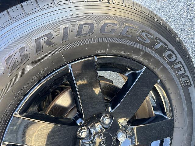 ジープ・ラングラーアンリミテッド 　リクライニングキット　後席モニター　ＡＬＰＩＮＥスピーカー　メモリーナビＴＶ　クルーズコントロール　サイド・バックカメラ　黒革シート　シートヒーター　アクセスグリップ　サイドステップ　１８インチアルミ（34枚目）