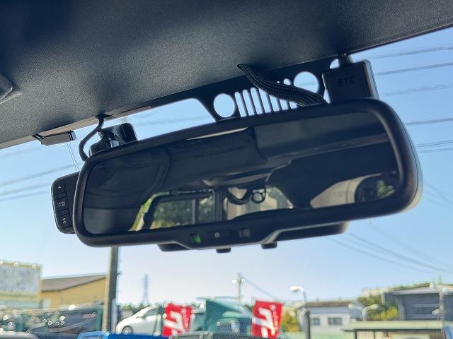 ジープ・ラングラーアンリミテッド 　リクライニングキット　後席モニター　ＡＬＰＩＮＥスピーカー　メモリーナビＴＶ　クルーズコントロール　サイド・バックカメラ　黒革シート　シートヒーター　アクセスグリップ　サイドステップ　１８インチアルミ（51枚目）