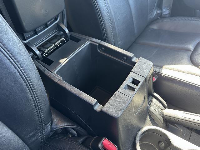 ジープ・ラングラーアンリミテッド 　リクライニングキット　後席モニター　ＡＬＰＩＮＥスピーカー　メモリーナビＴＶ　クルーズコントロール　サイド・バックカメラ　黒革シート　シートヒーター　アクセスグリップ　サイドステップ　１８インチアルミ（55枚目）