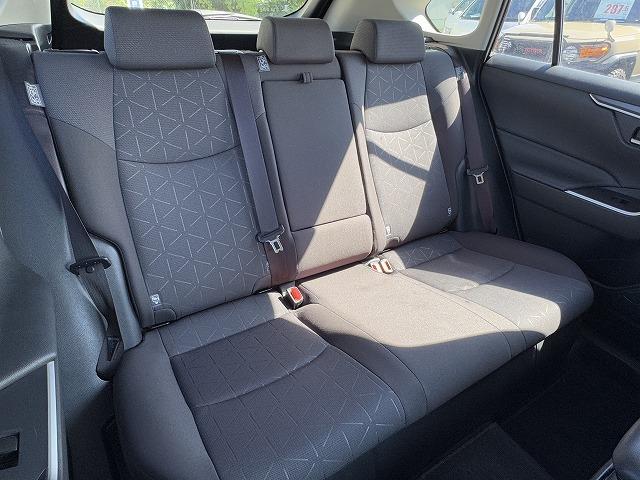 ＲＡＶ４ ハイブリッドＸ　１オーナー　レーダークルーズコントロール　純正ナビＴＶ　バックカメラ　ステアリングスイッチ　ＬＥＤヘッド　オートマチックハイビーム　電動パーキング　純正１７インチアルミ　スマートキー　オートライト（7枚目）