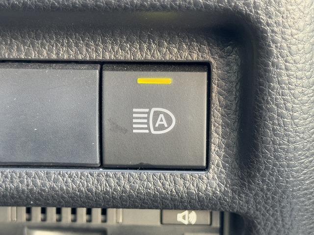 ＲＡＶ４ ハイブリッドＸ　１オーナー　レーダークルーズコントロール　純正ナビＴＶ　バックカメラ　ステアリングスイッチ　ＬＥＤヘッド　オートマチックハイビーム　電動パーキング　純正１７インチアルミ　スマートキー　オートライト（11枚目）