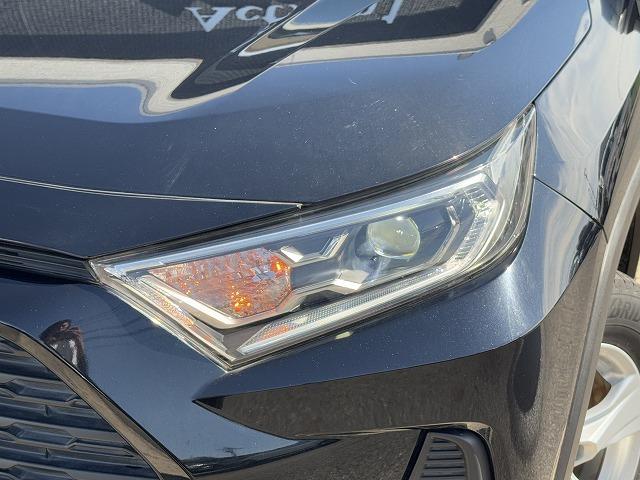 ＲＡＶ４ ハイブリッドＸ　１オーナー　レーダークルーズコントロール　純正ナビＴＶ　バックカメラ　ステアリングスイッチ　ＬＥＤヘッド　オートマチックハイビーム　電動パーキング　純正１７インチアルミ　スマートキー　オートライト（18枚目）