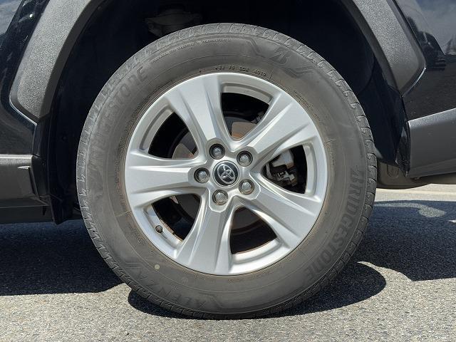 ＲＡＶ４ ハイブリッドＸ　１オーナー　レーダークルーズコントロール　純正ナビＴＶ　バックカメラ　ステアリングスイッチ　ＬＥＤヘッド　オートマチックハイビーム　電動パーキング　純正１７インチアルミ　スマートキー　オートライト（30枚目）