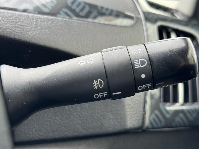 プリウス S 純正8型SDナビTV バックカメラ Bluetooth接続 HIDヘッド 社外フロント・リアバンパー スマートキー プッシュスタート ステアリングスイッチ ビルドインETC 純正15インチアルミ(8枚目)