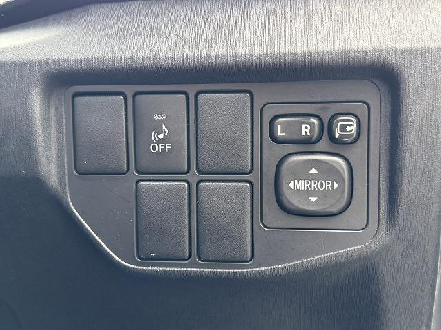 プリウス S 純正8型SDナビTV バックカメラ Bluetooth接続 HIDヘッド 社外フロント・リアバンパー スマートキー プッシュスタート ステアリングスイッチ ビルドインETC 純正15インチアルミ(13枚目)