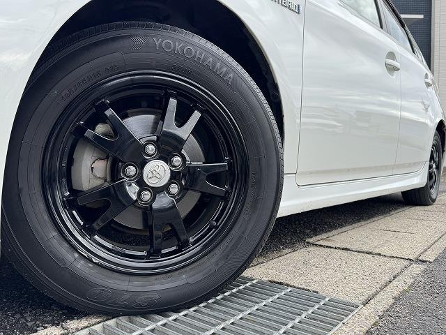 プリウス S 純正8型SDナビTV バックカメラ Bluetooth接続 HIDヘッド 社外フロント・リアバンパー スマートキー プッシュスタート ステアリングスイッチ ビルドインETC 純正15インチアルミ(28枚目)