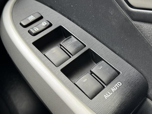 プリウス S 純正8型SDナビTV バックカメラ Bluetooth接続 HIDヘッド 社外フロント・リアバンパー スマートキー プッシュスタート ステアリングスイッチ ビルドインETC 純正15インチアルミ(42枚目)