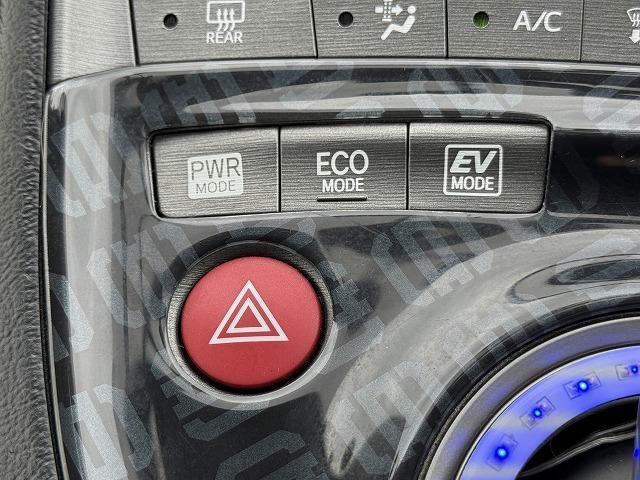 プリウス S 純正8型SDナビTV バックカメラ Bluetooth接続 HIDヘッド 社外フロント・リアバンパー スマートキー プッシュスタート ステアリングスイッチ ビルドインETC 純正15インチアルミ(52枚目)