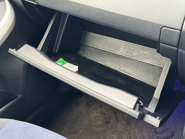 プリウス S 純正8型SDナビTV バックカメラ Bluetooth接続 HIDヘッド 社外フロント・リアバンパー スマートキー プッシュスタート ステアリングスイッチ ビルドインETC 純正15インチアルミ(58枚目)