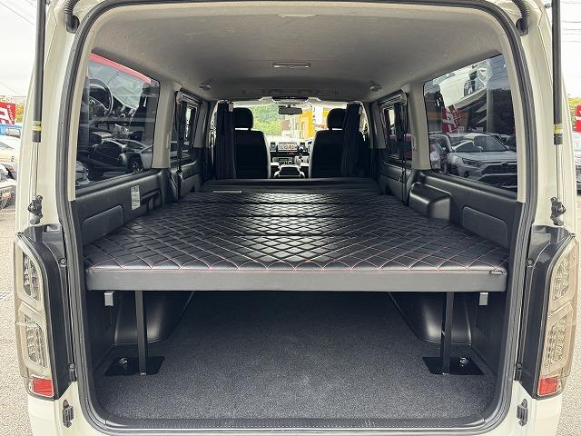 ハイエースバン スーパーGL ダークプライム ベットキット 社外フロントバンパー 社外テール 社外16インチアルミ フリップダウンモニター 社外ナビTV バックカメラ AC100V電源 両側スライドドア スマートキー ウッドコンビステアリング(3枚目)