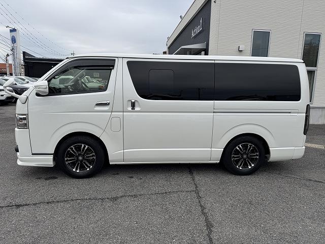 ハイエースバン スーパーGL ダークプライム ベットキット 社外フロントバンパー 社外テール 社外16インチアルミ フリップダウンモニター 社外ナビTV バックカメラ AC100V電源 両側スライドドア スマートキー ウッドコンビステアリング(27枚目)