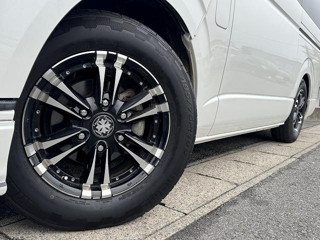 ハイエースバン スーパーGL ダークプライム ベットキット 社外フロントバンパー 社外テール 社外16インチアルミ フリップダウンモニター 社外ナビTV バックカメラ AC100V電源 両側スライドドア スマートキー ウッドコンビステアリング(28枚目)