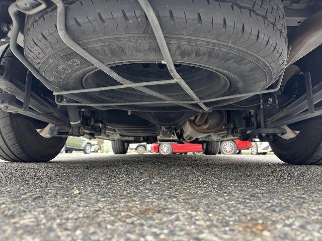 ハイエースバン スーパーGL ダークプライム ベットキット 社外フロントバンパー 社外テール 社外16インチアルミ フリップダウンモニター 社外ナビTV バックカメラ AC100V電源 両側スライドドア スマートキー ウッドコンビステアリング(34枚目)