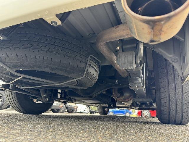 ハイエースバン スーパーGL ダークプライム ベットキット 社外フロントバンパー 社外テール 社外16インチアルミ フリップダウンモニター 社外ナビTV バックカメラ AC100V電源 両側スライドドア スマートキー ウッドコンビステアリング(35枚目)