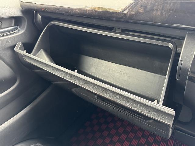 ハイエースバン スーパーGL ダークプライム ベットキット 社外フロントバンパー 社外テール 社外16インチアルミ フリップダウンモニター 社外ナビTV バックカメラ AC100V電源 両側スライドドア スマートキー ウッドコンビステアリング(54枚目)