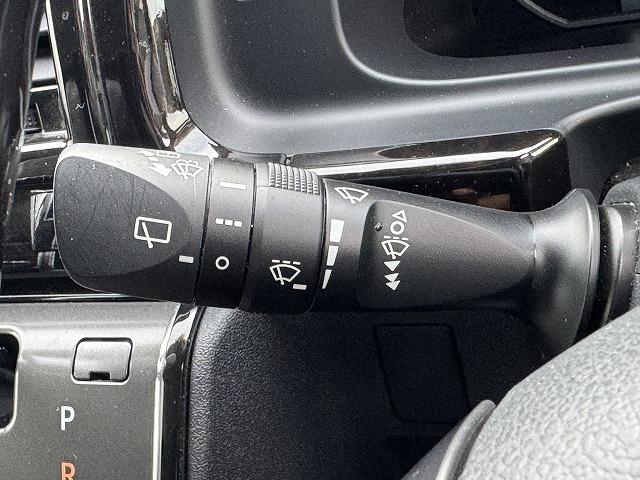 ハイエースバン スーパーGL ダークプライム ベットキット 社外フロントバンパー 社外テール 社外16インチアルミ フリップダウンモニター 社外ナビTV バックカメラ AC100V電源 両側スライドドア スマートキー ウッドコンビステアリング(65枚目)