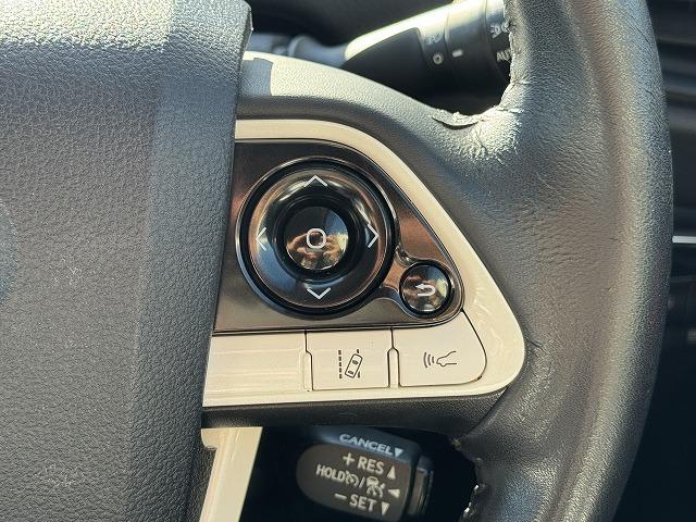 プリウス Sセーフティプラス トヨタセーフティセンス レーダークルーズコントロール 社外ナビTV バックカメラ パーキングアシスト LEDヘッド オートマチックハイビーム クリアランスソナー ステアリングスイッチ 15インチアルミ(3枚目)