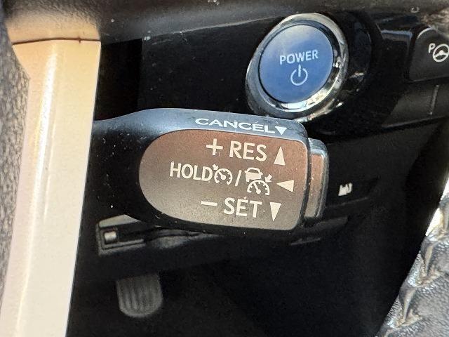 プリウス Sセーフティプラス トヨタセーフティセンス レーダークルーズコントロール 社外ナビTV バックカメラ パーキングアシスト LEDヘッド オートマチックハイビーム クリアランスソナー ステアリングスイッチ 15インチアルミ(4枚目)