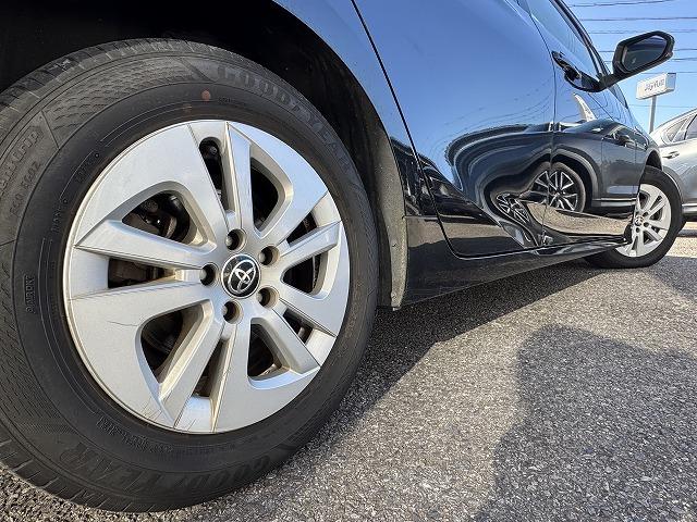 プリウス Sセーフティプラス トヨタセーフティセンス レーダークルーズコントロール 社外ナビTV バックカメラ パーキングアシスト LEDヘッド オートマチックハイビーム クリアランスソナー ステアリングスイッチ 15インチアルミ(19枚目)