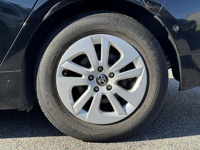 プリウス Sセーフティプラス トヨタセーフティセンス レーダークルーズコントロール 社外ナビTV バックカメラ パーキングアシスト LEDヘッド オートマチックハイビーム クリアランスソナー ステアリングスイッチ 15インチアルミ(30枚目)