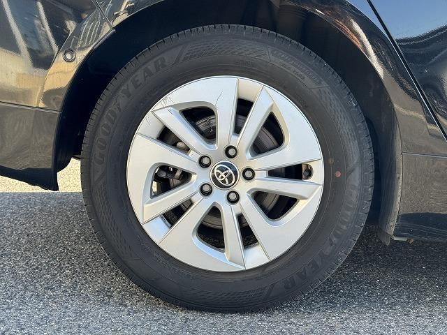 プリウス Sセーフティプラス トヨタセーフティセンス レーダークルーズコントロール 社外ナビTV バックカメラ パーキングアシスト LEDヘッド オートマチックハイビーム クリアランスソナー ステアリングスイッチ 15インチアルミ(31枚目)