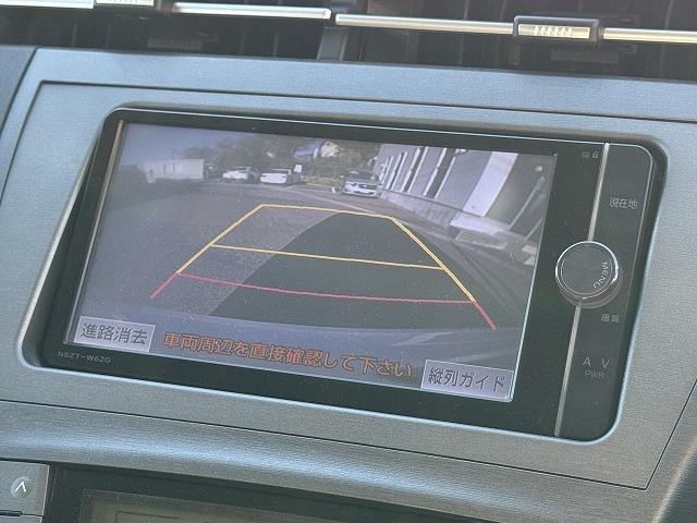 プリウス Ｓ　純正ナビＴＶ　バックカメラ　ステアリングスイッチ　スマートキー　プッシュスタート　ＨＩＤヘッドライト　オートライト　フォグランプ　純正１５インチアルミ　ＣＤ／ＤＶＤ再生　Ｂｌｕｅｔｏｏｔｈ接続　ＥＴＣ（3枚目）