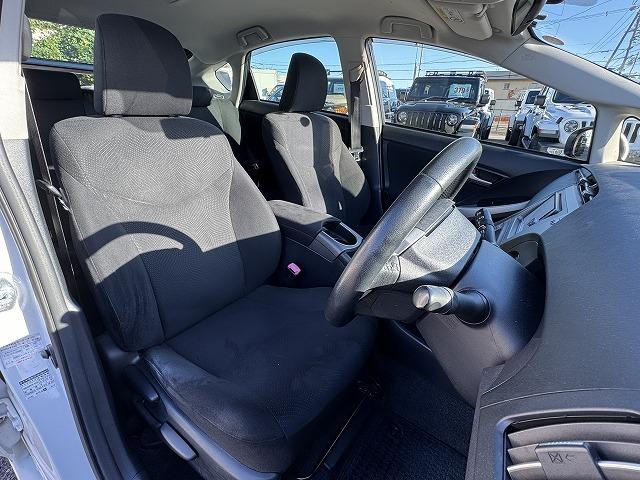 プリウス Ｓ　純正ナビＴＶ　バックカメラ　ステアリングスイッチ　スマートキー　プッシュスタート　ＨＩＤヘッドライト　オートライト　フォグランプ　純正１５インチアルミ　ＣＤ／ＤＶＤ再生　Ｂｌｕｅｔｏｏｔｈ接続　ＥＴＣ（6枚目）