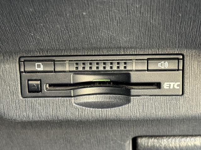 プリウス Ｓ　純正ナビＴＶ　バックカメラ　ステアリングスイッチ　スマートキー　プッシュスタート　ＨＩＤヘッドライト　オートライト　フォグランプ　純正１５インチアルミ　ＣＤ／ＤＶＤ再生　Ｂｌｕｅｔｏｏｔｈ接続　ＥＴＣ（9枚目）