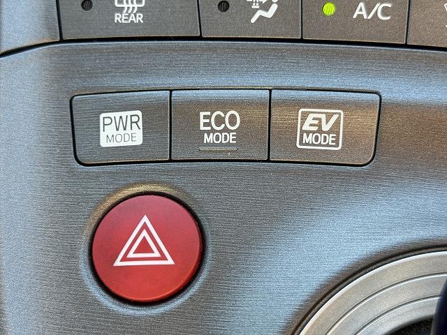 プリウス Ｓ　純正ナビＴＶ　バックカメラ　ステアリングスイッチ　スマートキー　プッシュスタート　ＨＩＤヘッドライト　オートライト　フォグランプ　純正１５インチアルミ　ＣＤ／ＤＶＤ再生　Ｂｌｕｅｔｏｏｔｈ接続　ＥＴＣ（13枚目）