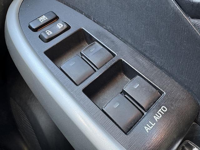 プリウス Ｓ　純正ナビＴＶ　バックカメラ　ステアリングスイッチ　スマートキー　プッシュスタート　ＨＩＤヘッドライト　オートライト　フォグランプ　純正１５インチアルミ　ＣＤ／ＤＶＤ再生　Ｂｌｕｅｔｏｏｔｈ接続　ＥＴＣ（14枚目）