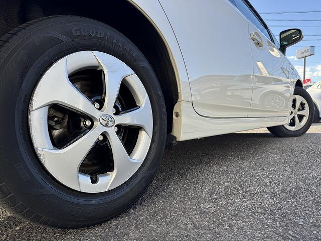 プリウス Ｓ　純正ナビＴＶ　バックカメラ　ステアリングスイッチ　スマートキー　プッシュスタート　ＨＩＤヘッドライト　オートライト　フォグランプ　純正１５インチアルミ　ＣＤ／ＤＶＤ再生　Ｂｌｕｅｔｏｏｔｈ接続　ＥＴＣ（19枚目）