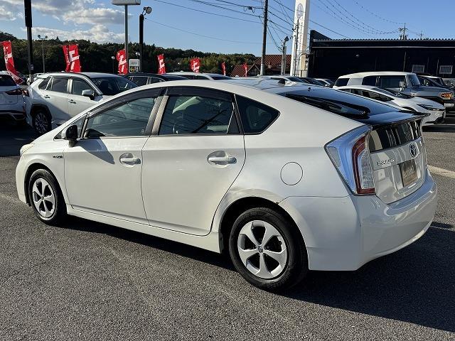 プリウス Ｓ　純正ナビＴＶ　バックカメラ　ステアリングスイッチ　スマートキー　プッシュスタート　ＨＩＤヘッドライト　オートライト　フォグランプ　純正１５インチアルミ　ＣＤ／ＤＶＤ再生　Ｂｌｕｅｔｏｏｔｈ接続　ＥＴＣ（26枚目）