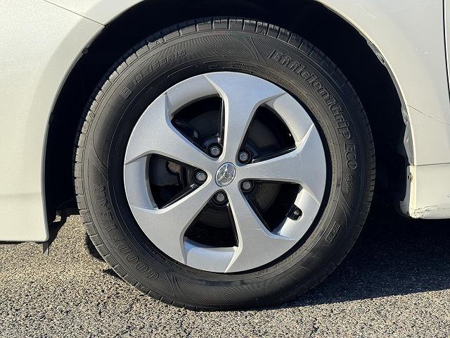 プリウス Ｓ　純正ナビＴＶ　バックカメラ　ステアリングスイッチ　スマートキー　プッシュスタート　ＨＩＤヘッドライト　オートライト　フォグランプ　純正１５インチアルミ　ＣＤ／ＤＶＤ再生　Ｂｌｕｅｔｏｏｔｈ接続　ＥＴＣ（29枚目）