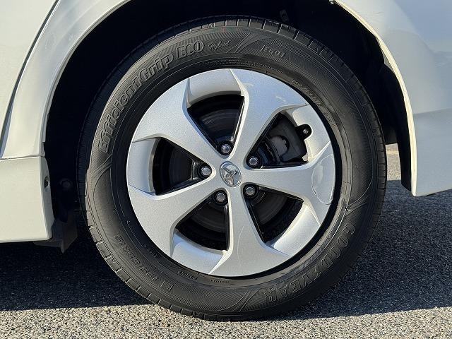 プリウス Ｓ　純正ナビＴＶ　バックカメラ　ステアリングスイッチ　スマートキー　プッシュスタート　ＨＩＤヘッドライト　オートライト　フォグランプ　純正１５インチアルミ　ＣＤ／ＤＶＤ再生　Ｂｌｕｅｔｏｏｔｈ接続　ＥＴＣ（30枚目）