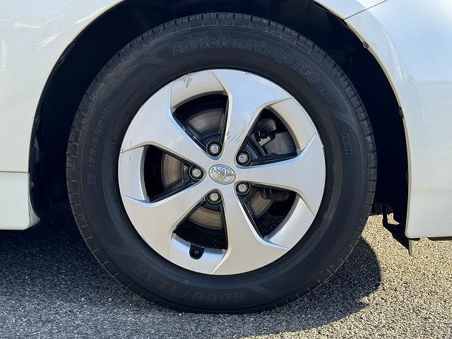 プリウス Ｓ　純正ナビＴＶ　バックカメラ　ステアリングスイッチ　スマートキー　プッシュスタート　ＨＩＤヘッドライト　オートライト　フォグランプ　純正１５インチアルミ　ＣＤ／ＤＶＤ再生　Ｂｌｕｅｔｏｏｔｈ接続　ＥＴＣ（32枚目）