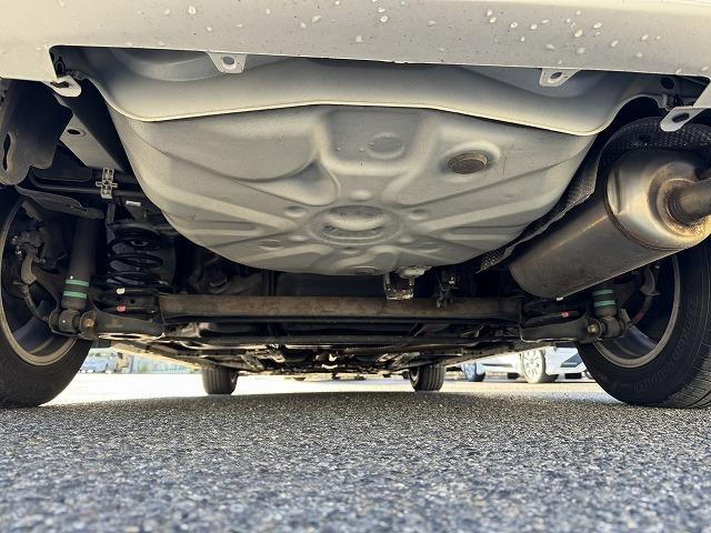 プリウス Ｓ　純正ナビＴＶ　バックカメラ　ステアリングスイッチ　スマートキー　プッシュスタート　ＨＩＤヘッドライト　オートライト　フォグランプ　純正１５インチアルミ　ＣＤ／ＤＶＤ再生　Ｂｌｕｅｔｏｏｔｈ接続　ＥＴＣ（34枚目）