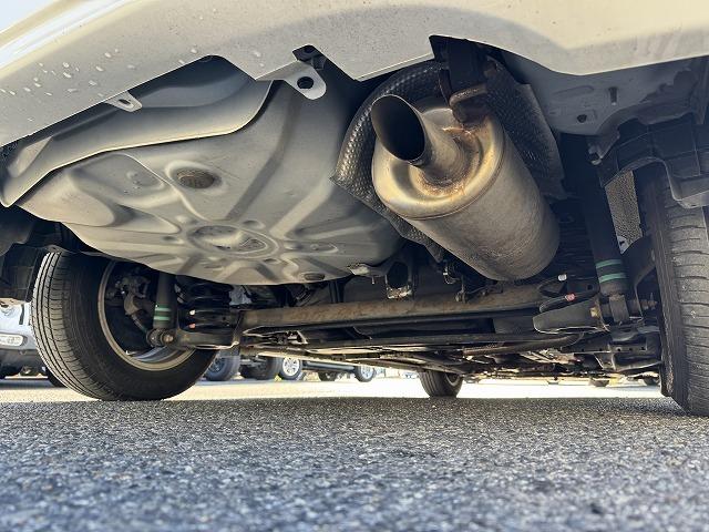 プリウス Ｓ　純正ナビＴＶ　バックカメラ　ステアリングスイッチ　スマートキー　プッシュスタート　ＨＩＤヘッドライト　オートライト　フォグランプ　純正１５インチアルミ　ＣＤ／ＤＶＤ再生　Ｂｌｕｅｔｏｏｔｈ接続　ＥＴＣ（35枚目）