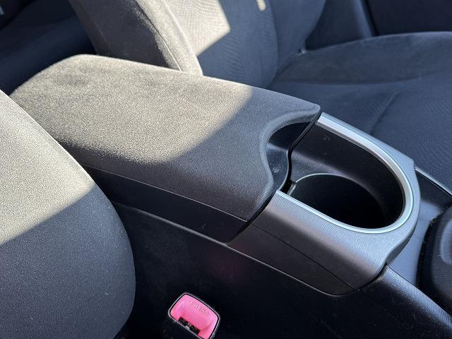 プリウス Ｓ　純正ナビＴＶ　バックカメラ　ステアリングスイッチ　スマートキー　プッシュスタート　ＨＩＤヘッドライト　オートライト　フォグランプ　純正１５インチアルミ　ＣＤ／ＤＶＤ再生　Ｂｌｕｅｔｏｏｔｈ接続　ＥＴＣ（49枚目）