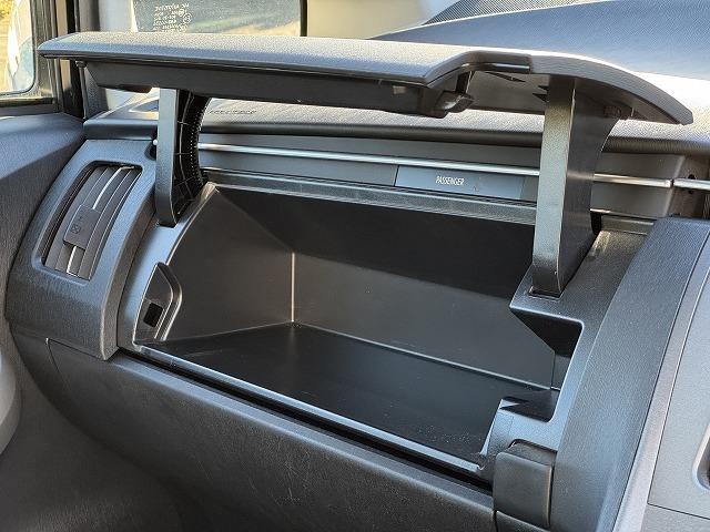 プリウス Ｓ　純正ナビＴＶ　バックカメラ　ステアリングスイッチ　スマートキー　プッシュスタート　ＨＩＤヘッドライト　オートライト　フォグランプ　純正１５インチアルミ　ＣＤ／ＤＶＤ再生　Ｂｌｕｅｔｏｏｔｈ接続　ＥＴＣ（52枚目）