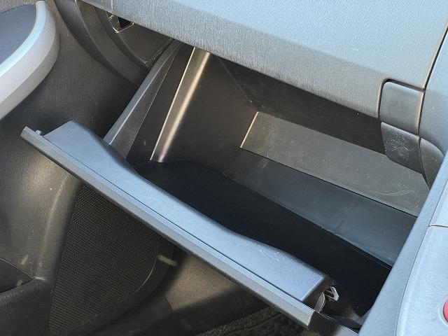 プリウス Ｓ　純正ナビＴＶ　バックカメラ　ステアリングスイッチ　スマートキー　プッシュスタート　ＨＩＤヘッドライト　オートライト　フォグランプ　純正１５インチアルミ　ＣＤ／ＤＶＤ再生　Ｂｌｕｅｔｏｏｔｈ接続　ＥＴＣ（53枚目）