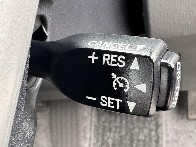 プリウス Sツーリングセレクション モデリスタエアロ クルーズコントロール LEDヘッドライト メモリーナビ バックカメラ ステアリングスイッチ スマートキー ビルドインETC 純正17インチアルミ フォグランプ オートライト(4枚目)