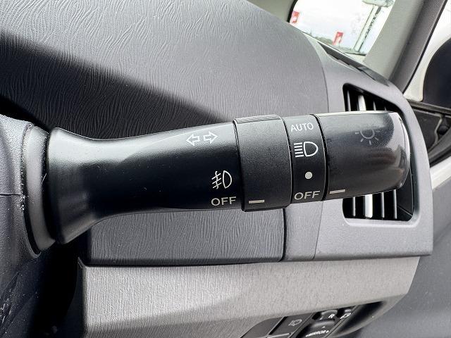 プリウス Sツーリングセレクション モデリスタエアロ クルーズコントロール LEDヘッドライト メモリーナビ バックカメラ ステアリングスイッチ スマートキー ビルドインETC 純正17インチアルミ フォグランプ オートライト(13枚目)