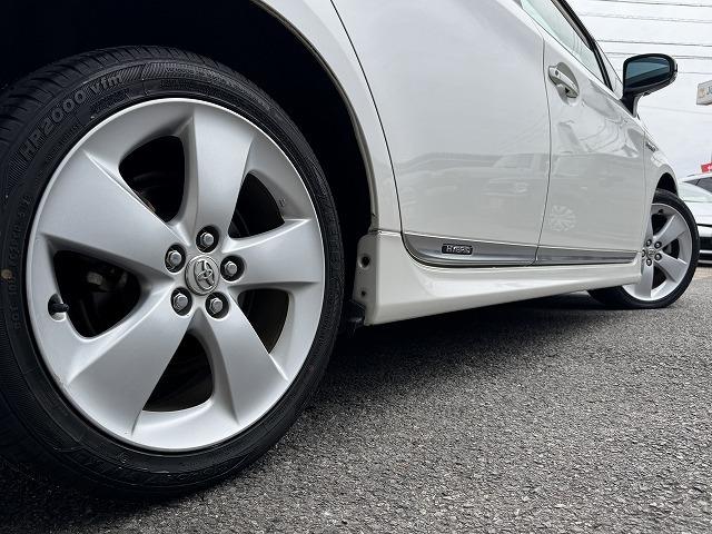 プリウス Sツーリングセレクション モデリスタエアロ クルーズコントロール LEDヘッドライト メモリーナビ バックカメラ ステアリングスイッチ スマートキー ビルドインETC 純正17インチアルミ フォグランプ オートライト(19枚目)