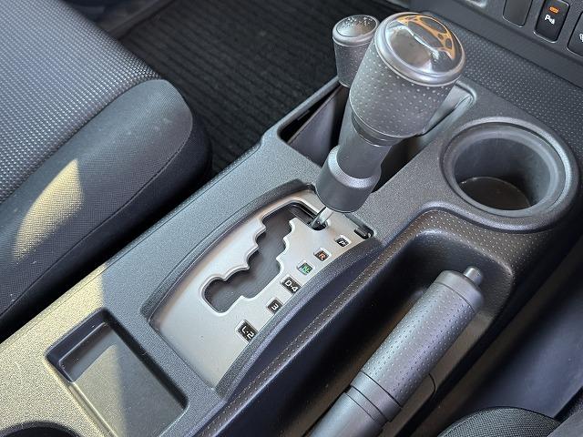 FJクルーザー カラーパッケージ 純正SDナビTV バックカメラ MKW17インチアルミホイール クリアランスソナー ステアリングスイッチ サイドステップ キーレスエントリー 背面タイヤ Bluetooth接続 ミュージックサーバー(11枚目)