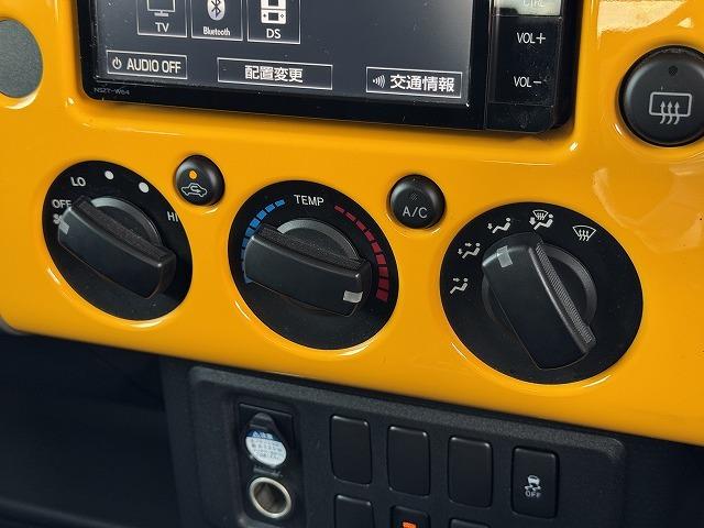 FJクルーザー カラーパッケージ 純正SDナビTV バックカメラ MKW17インチアルミホイール クリアランスソナー ステアリングスイッチ サイドステップ キーレスエントリー 背面タイヤ Bluetooth接続 ミュージックサーバー(50枚目)