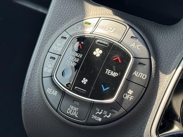 ヴォクシー ハイブリッドV モデリスタエアロ 両側電動スライドドア クルーズコントロール シートヒーター 純正9型ナビTV バックカメラ LEDヘッド 社外15インチアルミ 置くだけ充電 ステアリングスイッチ Bluetooth(11枚目)