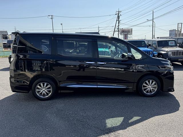 ヴォクシー ハイブリッドV モデリスタエアロ 両側電動スライドドア クルーズコントロール シートヒーター 純正9型ナビTV バックカメラ LEDヘッド 社外15インチアルミ 置くだけ充電 ステアリングスイッチ Bluetooth(23枚目)