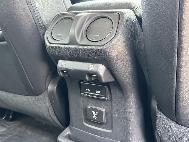 【ＡＣ１００Ｖ】コンセント付きですので家庭用電化製品が車内でご利用いただけます。