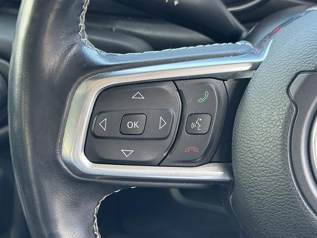 【ステアリングスイッチ】を装備しております。オーディオ操作をハンドルで行うことが可能です。