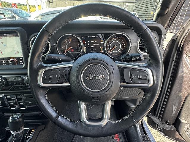 ステアリングも使用感が少なく、きれいな状態となっております♪